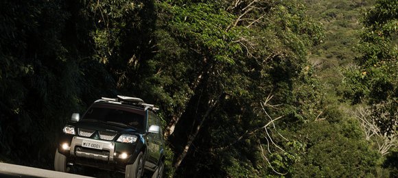 Pajero TR4 ganha série especial O’Neill