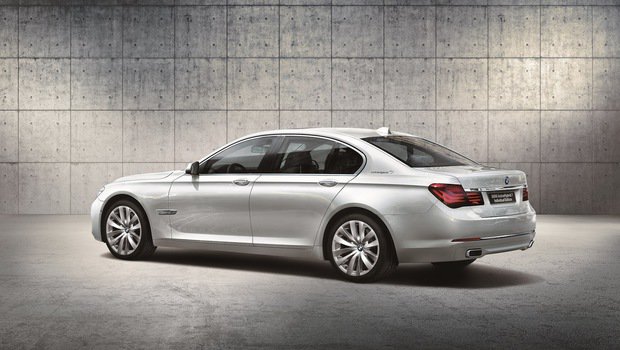 BMW cria edição especial do Série 7 Híbrido no Japão