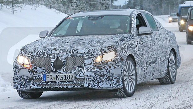 Nova geração do Mercedes-Benz Classe E é flagrada