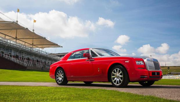 Rolls-Royce cria unidade exclusiva do Phantom Coupé Al-Adiyat