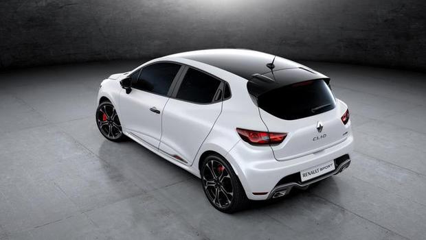 Duas imagens do novo Clio RS Trophy caem na internet