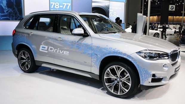 BMW mostra versão de produção do X5 xDrive40e
