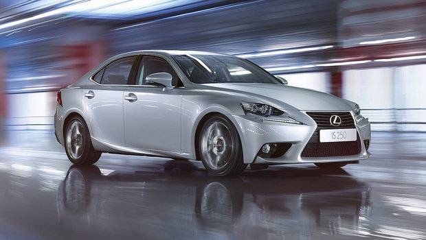 Reino Unido: Lexus IS é eleito o melhor carro