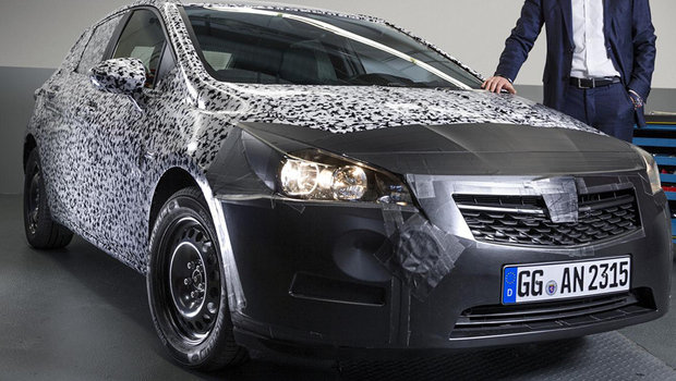Opel divulga fotos do novo Astra camuflado