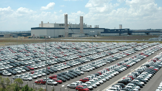 Produção brasileira em julho cai quase 15%