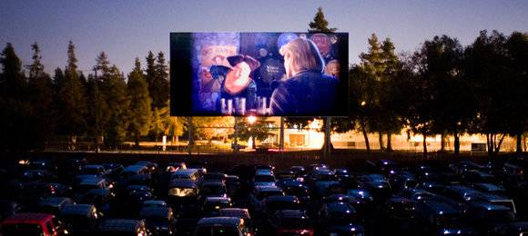 Cinema drive-in é nova atração de shopping paulistano