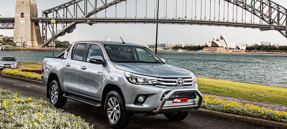 Nova Hilux é o destaque da edição de novembro da QUATRO RODAS