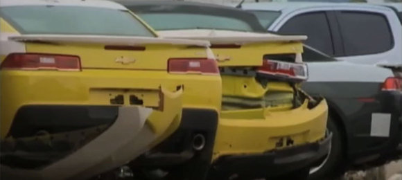 Grupo invade porto e danifica dez Camaro zero quilômetro no RS