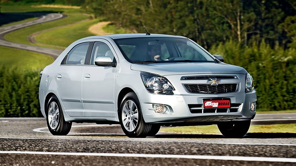 Chevrolet Cobalt é sedã usado com tamanho de médio e preço de compacto