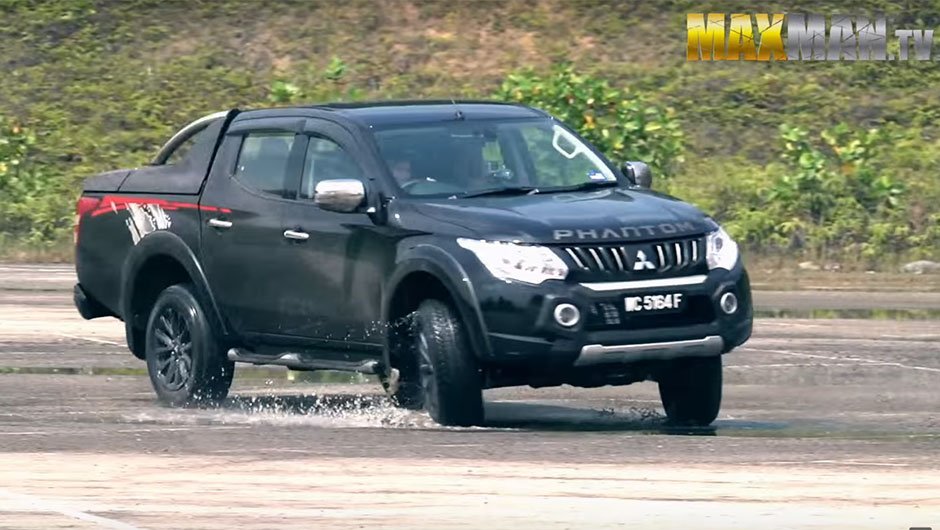 Pilota de drift assusta clientes em pegadinha