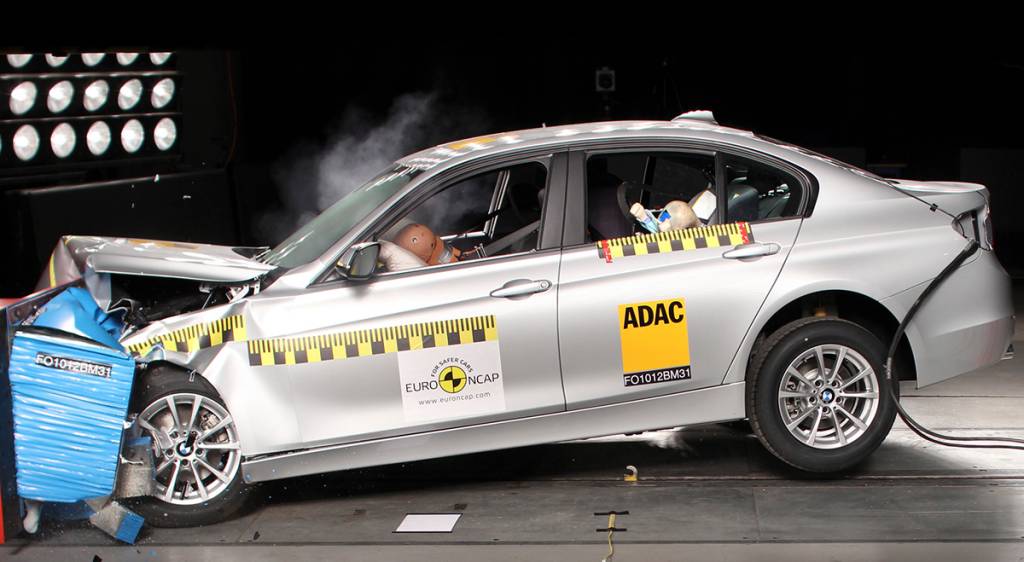 Por que os crash tests são realizados só até os 64 km/h?
