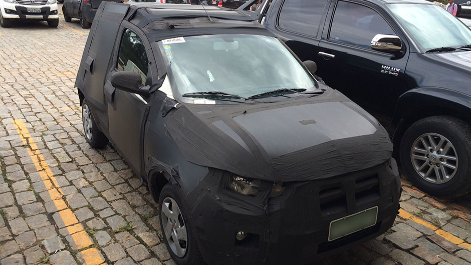 Fiat Mobi é flagrado com poucos disfarces