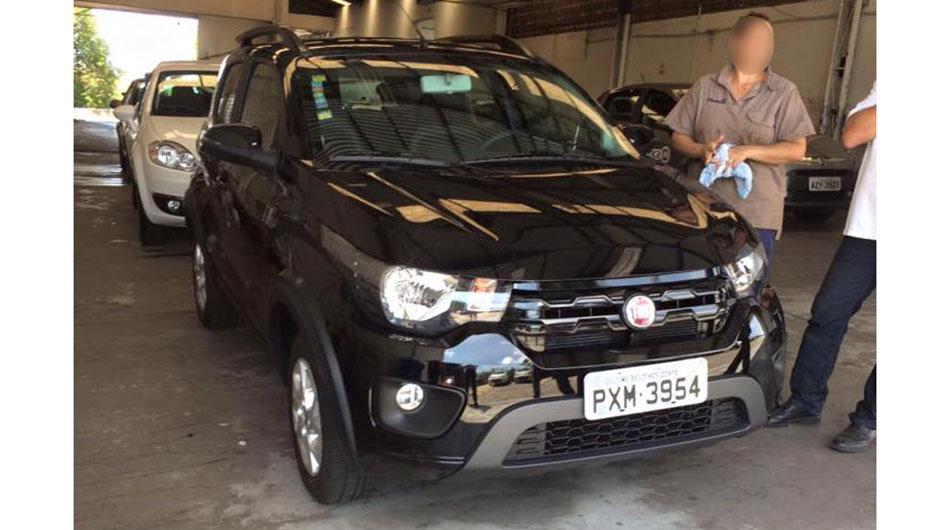 Veja fotos do Fiat Mobi sem disfarces