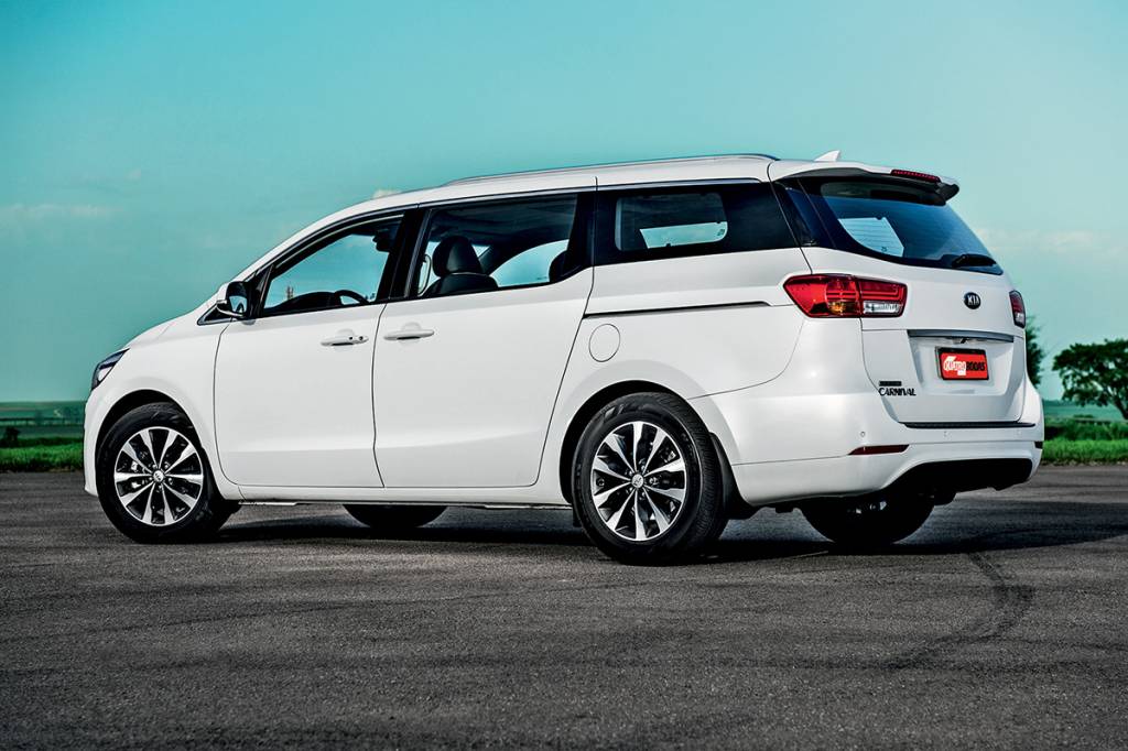 Kia vem com rodas aro 18, enquanto a Chrysler tem rodas de 17 polegadas