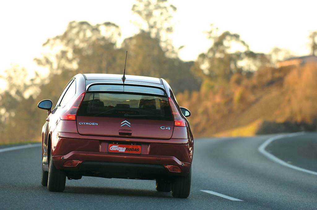 C4 VTR, modelo 2006 da Citroën, testado pela revista Quatro Rodas