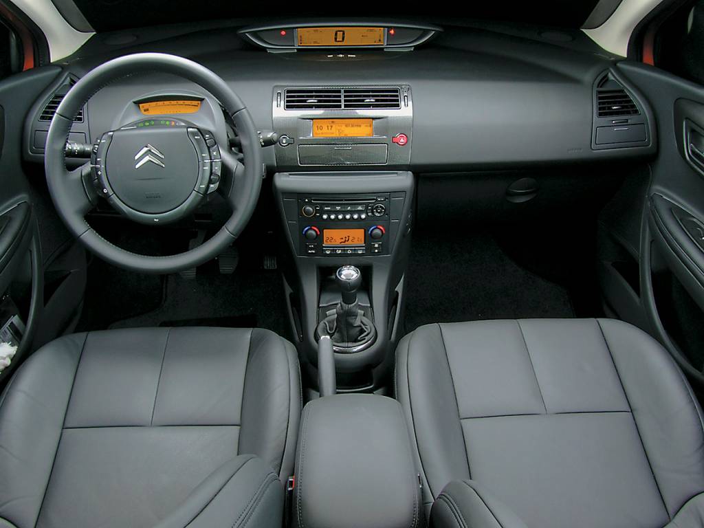 Painel do C4 VTR, modelo 2006 da Citroën, testado pela revista Quatro Rodas