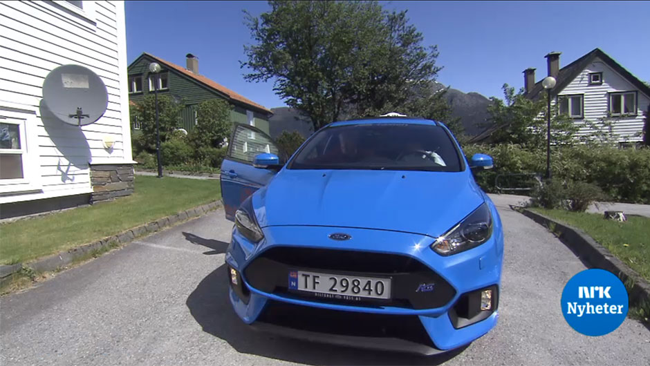 Inusitado: taxista leva passageiros de Focus RS na Noruega