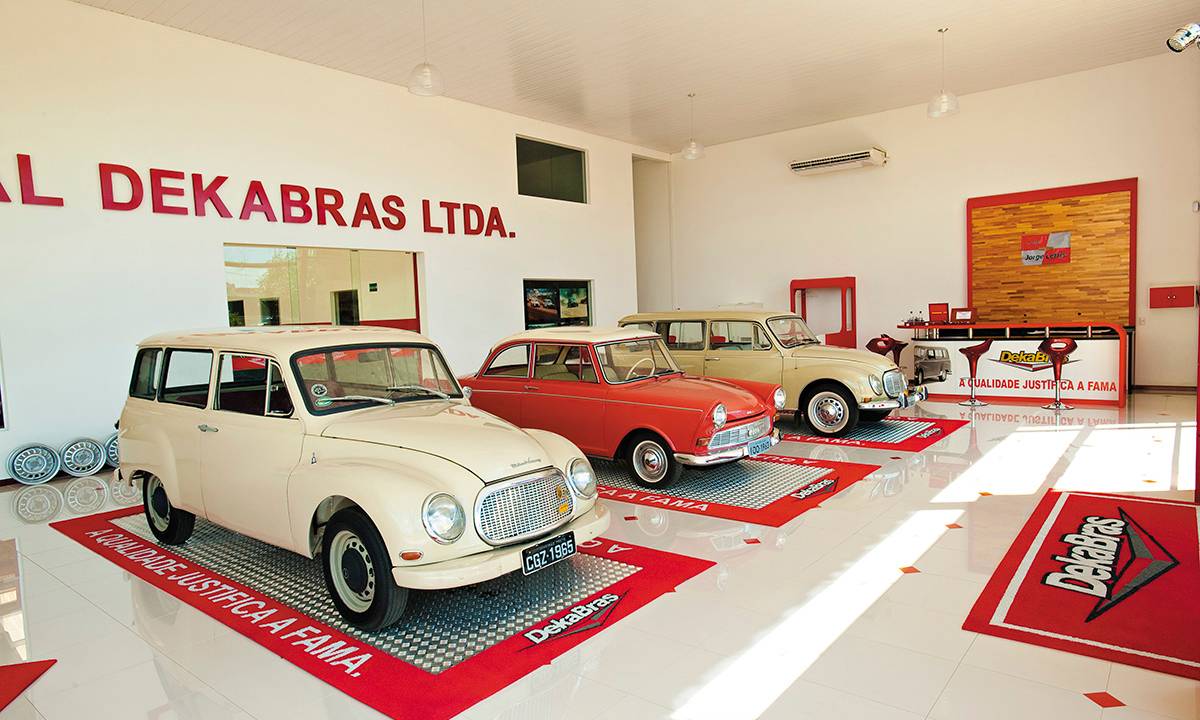 Interior da concessionária Dekabras