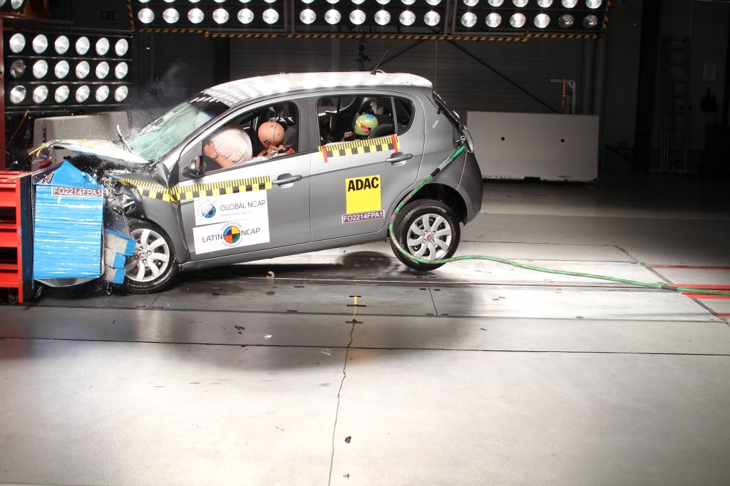 57a21eea0e21634575249881fiatnewpalio_2airbags_frontal.jpeg Os 10 carros menos seguros à venda no Brasil e testados de 2016 a 2019