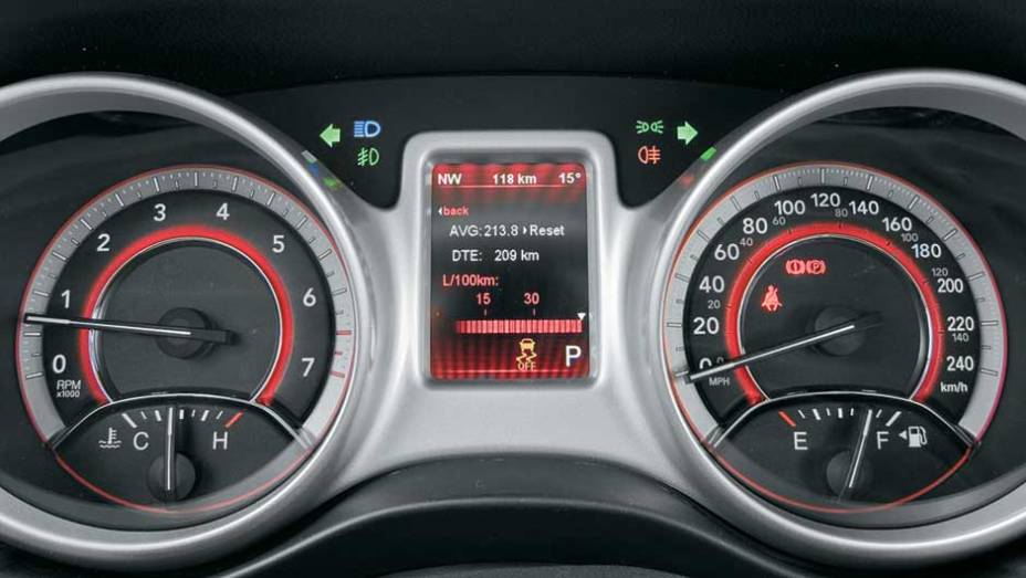 Visor central, no painel, e... | <a href="https://gutenberg.quatrorodas.abril.com.br/carros/testes/fiat-freemont-640712.shtml" rel="migration">Leia mais</a>