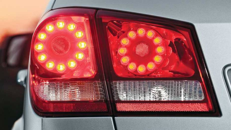 As lanternas têm leds | <a href="https://gutenberg.quatrorodas.abril.com.br/carros/testes/fiat-freemont-640712.shtml" rel="migration">Leia mais</a>