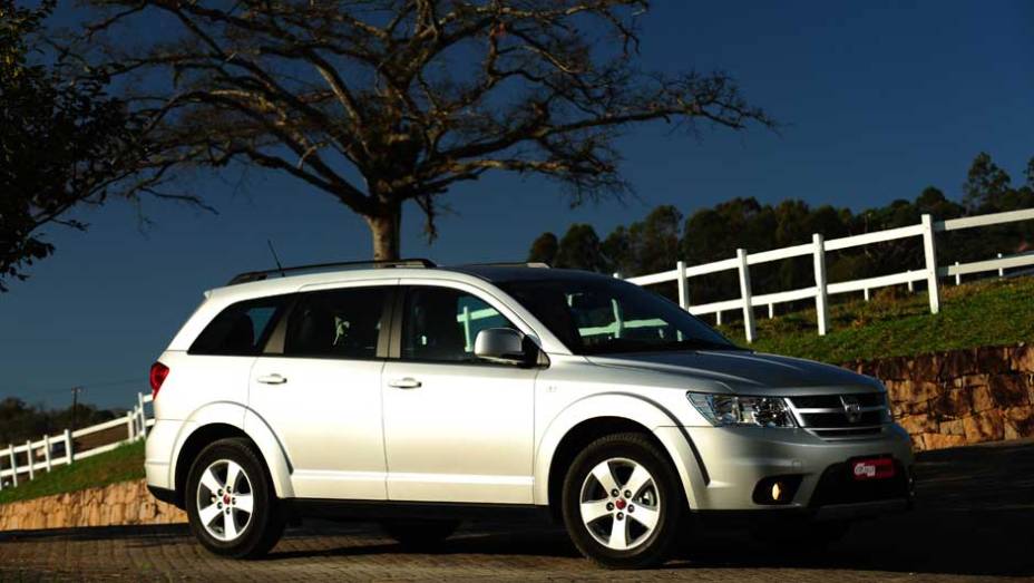 <a href="https://gutenberg.quatrorodas.abril.com.br/carros/testes/fiat-freemont-640712.shtml" rel="migration">Leia mais</a>