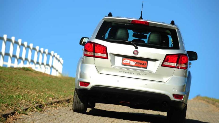 <a href="https://gutenberg.quatrorodas.abril.com.br/carros/testes/fiat-freemont-640712.shtml" rel="migration">Leia mais</a>