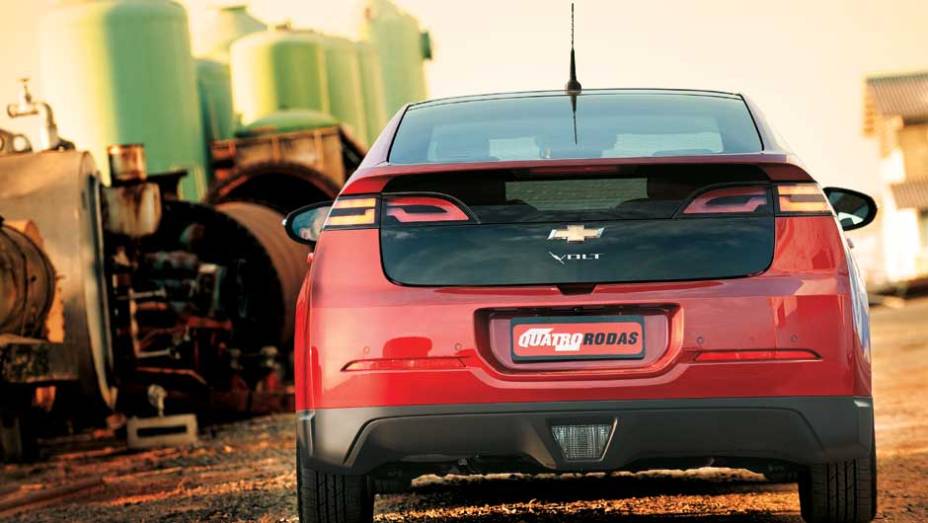 &Aacute;rea envidra&ccedil;ada se estende at&eacute; a traseira | <a href="https://gutenberg.quatrorodas.abril.com.br/carros/chevrolet-volt-637764.shtml" rel="migration">Leia mais</a>