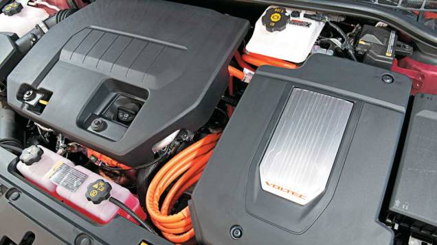 Os motores ficam na dianteira | <a href="https://gutenberg.quatrorodas.abril.com.br/carros/chevrolet-volt-637764.shtml" rel="migration">Leia mais</a> Os motores ficam na dianteira | <a href="https://gutenberg.quatrorodas.abril.com.br/carros/chevrolet-volt-637764.shtml" rel="migration">Leia mais</a>