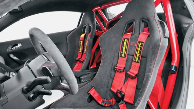 Cintos têm quatro pontos de apoio | <a href="https://gutenberg.quatrorodas.abril.com.br/carros/testes/aud-r8-gt-641441.shtml" rel="migration">Leia mais</a> Cintos têm quatro pontos de apoio | <a href="https://gutenberg.quatrorodas.abril.com.br/carros/testes/aud-r8-gt-641441.shtml" rel="migration">Leia mais</a>