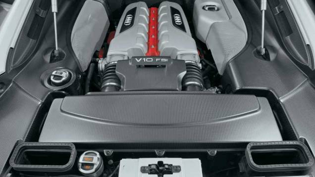 O V10 ganhou novos componentes | <a href="https://gutenberg.quatrorodas.abril.com.br/carros/testes/aud-r8-gt-641441.shtml" rel="migration">Leia mais</a> O V10 ganhou novos componentes | <a href="https://gutenberg.quatrorodas.abril.com.br/carros/testes/aud-r8-gt-641441.shtml" rel="migration">Leia mais</a>