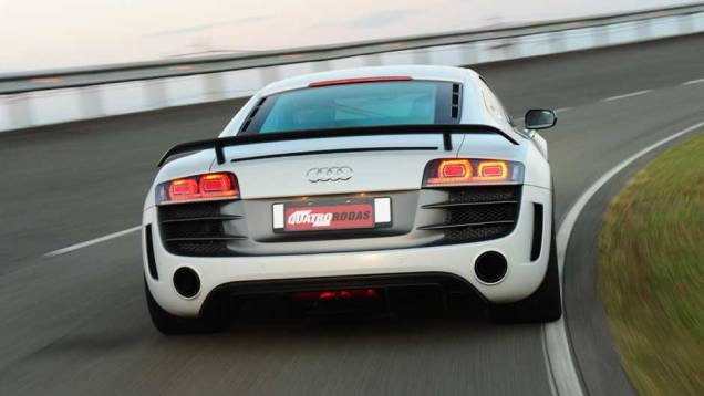 <a href="https://gutenberg.quatrorodas.abril.com.br/carros/testes/aud-r8-gt-641441.shtml" rel="migration">Leia mais</a> <a href="https://gutenberg.quatrorodas.abril.com.br/carros/testes/aud-r8-gt-641441.shtml" rel="migration">Leia mais</a>