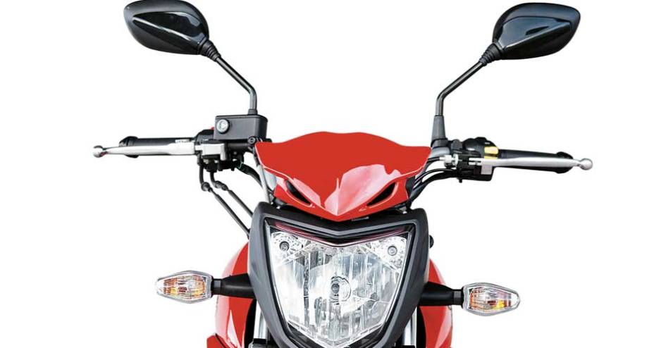 Next: piscas brancos e moldura de farol preta | <a href="https://gutenberg.quatrorodas.abril.com.br/moto/testes/dafra-next-250-x-honda-cb-300r-x-kasinski-comet-gt-250-x-yamaha-fazer-250-693582.shtml" rel="migration">Leia mais</a>