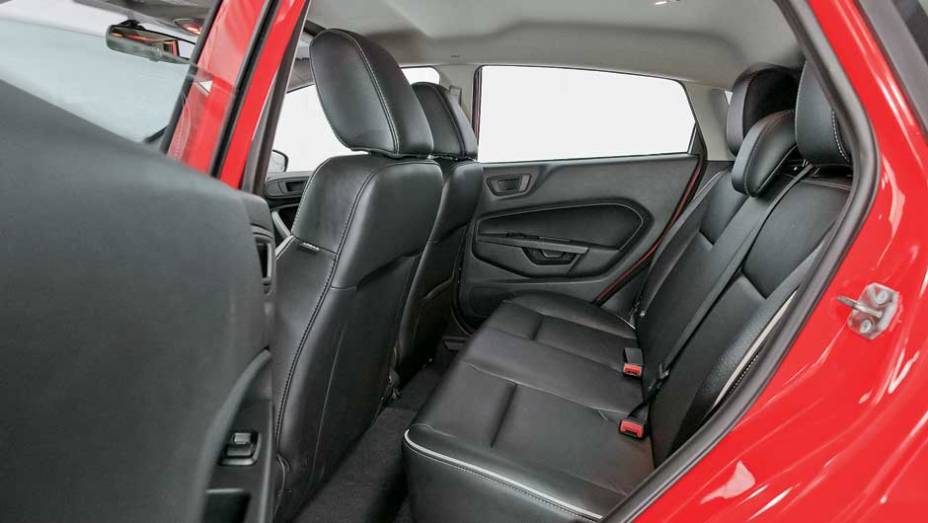 ...e volante com regulagem de altura e profundidade | <a href="https://gutenberg.quatrorodas.abril.com.br/carros/comparativos/ford-new-fiesta-x-chevrolet-sonic-699387.shtml" rel="migration">Leia mais</a> ...e volante com regulagem de altura e profundidade | <a href="https://gutenberg.quatrorodas.abril.com.br/carros/comparativos/ford-new-fiesta-x-chevrolet-sonic-699387.shtml" rel="migration">Leia mais</a>