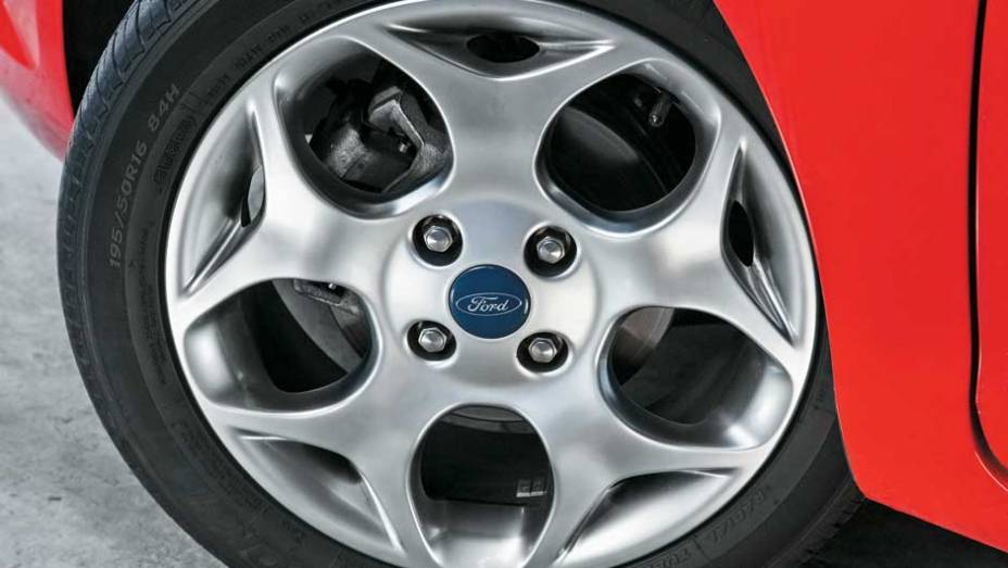 <a href="https://gutenberg.quatrorodas.abril.com.br/carros/comparativos/ford-new-fiesta-x-chevrolet-sonic-699387.shtml" rel="migration">Leia mais</a> <a href="https://gutenberg.quatrorodas.abril.com.br/carros/comparativos/ford-new-fiesta-x-chevrolet-sonic-699387.shtml" rel="migration">Leia mais</a>