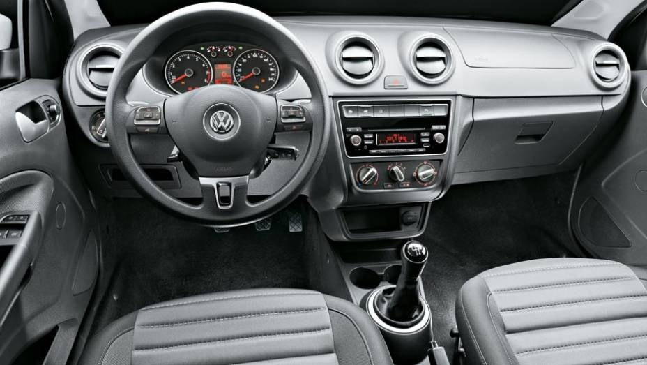 Versão Power tem volante ajustável em altura e profundidade | <a href="https://gutenberg.quatrorodas.abril.com.br/carros/testes/vw-gol-699508.shtml" rel="migration">Leia mais</a>