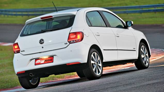 Tampa traseira tem ângulo reverso junto à base das lanternas | <a href="https://gutenberg.quatrorodas.abril.com.br/carros/testes/vw-gol-699508.shtml" rel="migration">Leia mais</a> Tampa traseira tem ângulo reverso junto à base das lanternas | <a href="https://gutenberg.quatrorodas.abril.com.br/carros/testes/vw-gol-699508.shtml" rel="migration">Leia mais</a>
