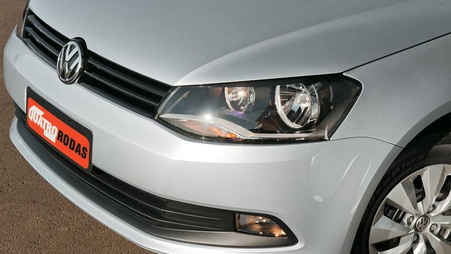 Faróis têm friso cromado interno | <a href="https://gutenberg.quatrorodas.abril.com.br/carros/testes/vw-gol-699508.shtml" rel="migration">Leia mais</a>