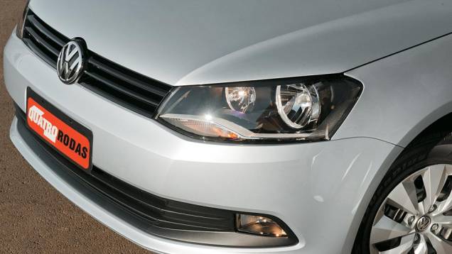 Faróis têm friso cromado interno | <a href="https://gutenberg.quatrorodas.abril.com.br/carros/testes/vw-gol-699508.shtml" rel="migration">Leia mais</a> Faróis têm friso cromado interno | <a href="https://gutenberg.quatrorodas.abril.com.br/carros/testes/vw-gol-699508.shtml" rel="migration">Leia mais</a>