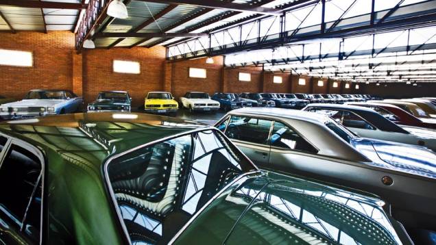 Entre os mais de 40 carros, um de cada ano | <a href="https://gutenberg.quatrorodas.abril.com.br/reportagens/geral/museu-dodge-699798.shtml" rel="migration">Leia mais</a> Entre os mais de 40 carros, um de cada ano | <a href="https://gutenberg.quatrorodas.abril.com.br/reportagens/geral/museu-dodge-699798.shtml" rel="migration">Leia mais</a>