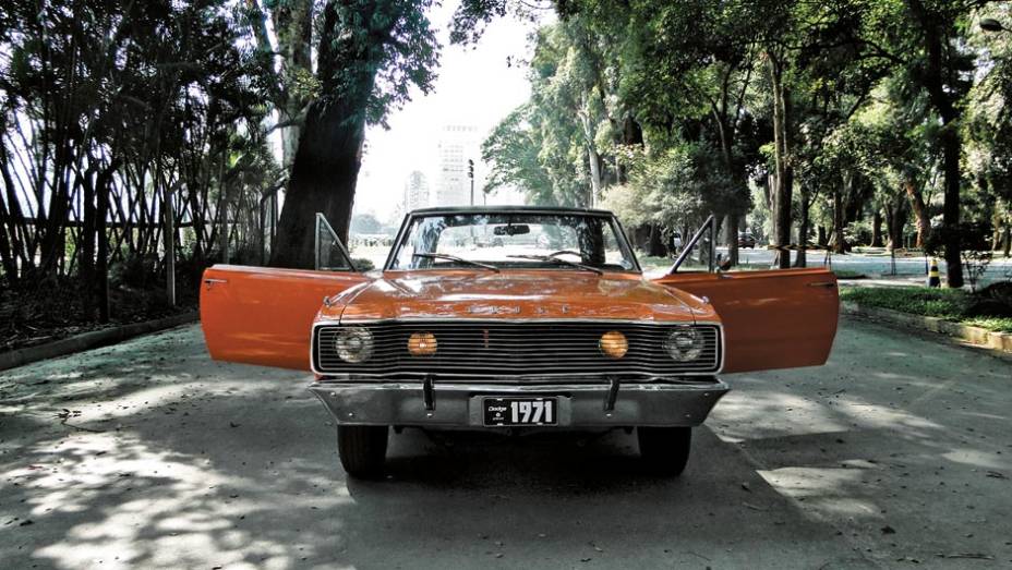 O primeiro Charger R/T produzido | <a href="https://gutenberg.quatrorodas.abril.com.br/reportagens/geral/museu-dodge-699798.shtml" rel="migration">Leia mais</a>