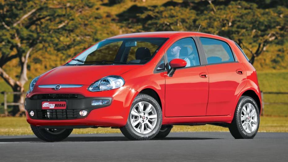 Punto Attractive 1.4 A versão de entrada vem com rodas de aço e calotas. Cuidado: o ar-condicionado é opcional | <a href="https://gutenberg.quatrorodas.abril.com.br/carros/testes/fiat-punto-699955.shtml" rel="migration">Leia mais</a>