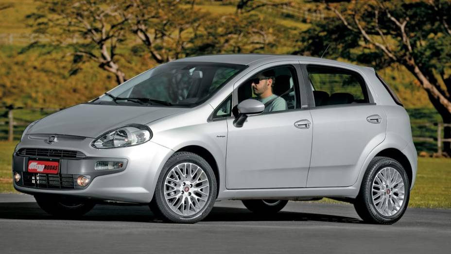 Punto Essence 1.6 Pode vir com câmbio Dualogic, bancos de couro e som, opcionais. Tem o melhor custo-benefício | <a href="https://gutenberg.quatrorodas.abril.com.br/carros/testes/fiat-punto-699955.shtml" rel="migration">Leia mais</a>