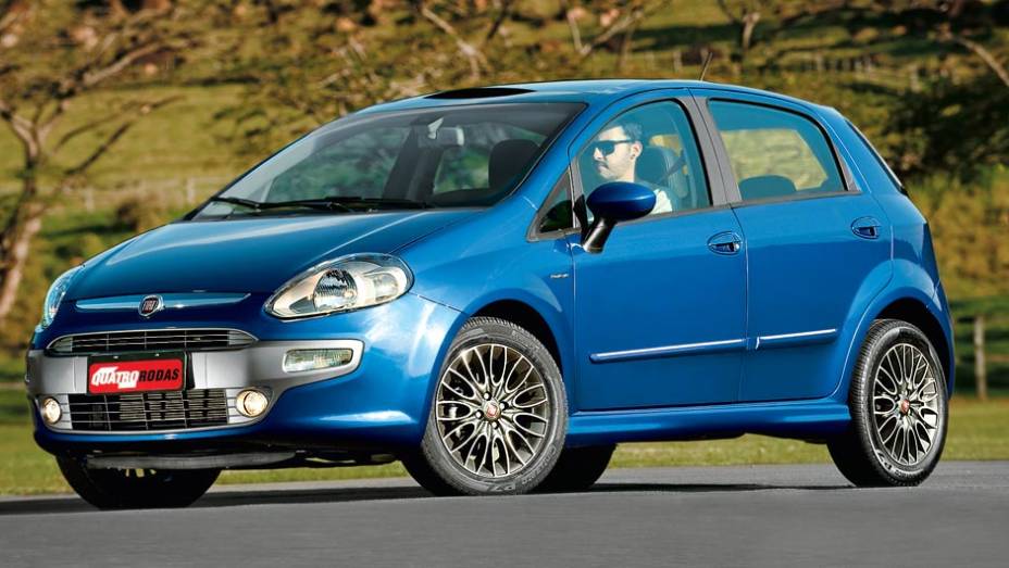 Punto Sporting 1.8 Topo de linha entre os motores aspirados, vem com rodas de 17 polegadas e som com controles no volante | <a href="https://gutenberg.quatrorodas.abril.com.br/carros/testes/fiat-punto-699955.shtml" rel="migration">Leia mais</a>