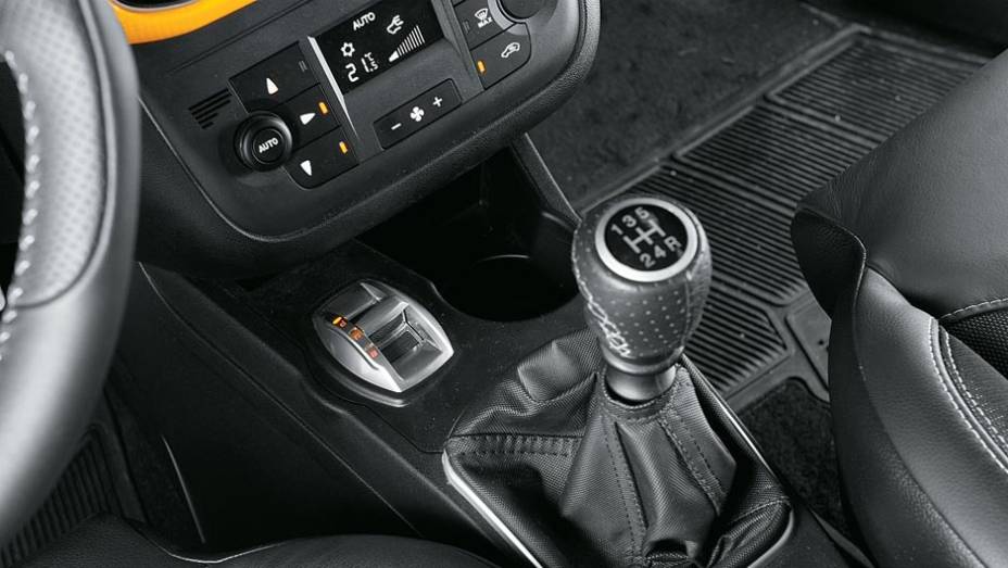 Seletor DNA muda as reações do carro | <a href="https://gutenberg.quatrorodas.abril.com.br/carros/testes/fiat-punto-699955.shtml" rel="migration">Leia mais</a> Seletor DNA muda as reações do carro | <a href="https://gutenberg.quatrorodas.abril.com.br/carros/testes/fiat-punto-699955.shtml" rel="migration">Leia mais</a>