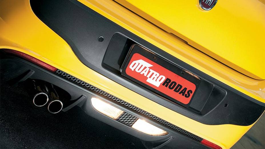 Luz de ré fica no centro do para-choque | <a href="https://gutenberg.quatrorodas.abril.com.br/carros/testes/fiat-punto-699955.shtml" rel="migration">Leia mais</a> Luz de ré fica no centro do para-choque | <a href="https://gutenberg.quatrorodas.abril.com.br/carros/testes/fiat-punto-699955.shtml" rel="migration">Leia mais</a>