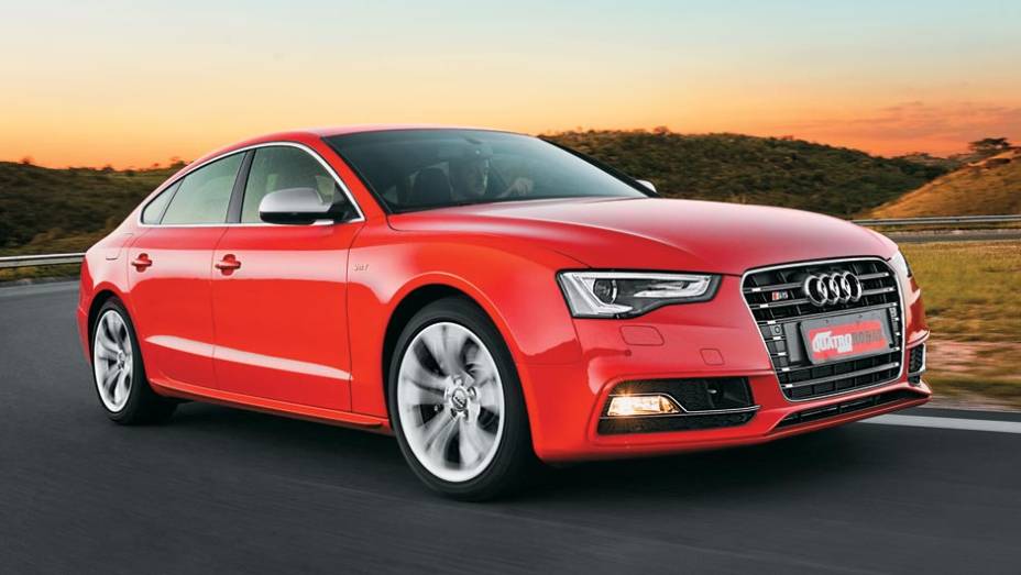 Com o face-lift, os faróis mudaram por dentro e por fora | <a href="https://gutenberg.quatrorodas.abril.com.br/carros/testes/audi-s5-700509.shtml" rel="migration">Leia mais</a>