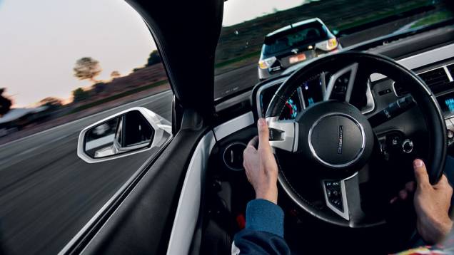 Volante multifuncional do Camaro agrega também as teclas de mudanças de marcha | <a href="https://gutenberg.quatrorodas.abril.com.br/reportagens/geral/camaro-x-ds3-x-punto-x-jetta-x-impreza-703736.shtml" rel="migration">Leia mais</a> Volante multifuncional do Camaro agrega também as teclas de mudanças de marcha | <a href="https://gutenberg.quatrorodas.abril.com.br/reportagens/geral/camaro-x-ds3-x-punto-x-jetta-x-impreza-703736.shtml" rel="migration">Leia mais</a>