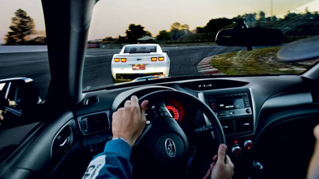 Despojamento da cabine traduz a proposta esportiva do WRX. O volante está alinhado com o banco e com os pedais | <a href="https://gutenberg.quatrorodas.abril.com.br/reportagens/geral/camaro-x-ds3-x-punto-x-jetta-x-impreza-703736.shtml" rel="migration">Leia mais</a> Despojamento da cabine traduz a proposta esportiva do WRX. O volante está alinhado com o banco e com os pedais | <a href="https://gutenberg.quatrorodas.abril.com.br/reportagens/geral/camaro-x-ds3-x-punto-x-jetta-x-impreza-703736.shtml" rel="migration">Leia mais</a>