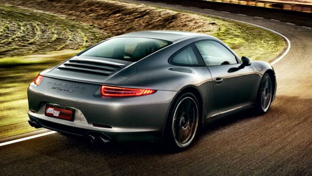 A principal mudança está na traseira, sem alterar a essência do design clássico | <a href="https://gutenberg.quatrorodas.abril.com.br/carros/testes/porsche-911-carrera-s-716751.shtml" rel="migration">Leia mais</a> A principal mudança está na traseira, sem alterar a essência do design clássico | <a href="https://gutenberg.quatrorodas.abril.com.br/carros/testes/porsche-911-carrera-s-716751.shtml" rel="migration">Leia mais</a>